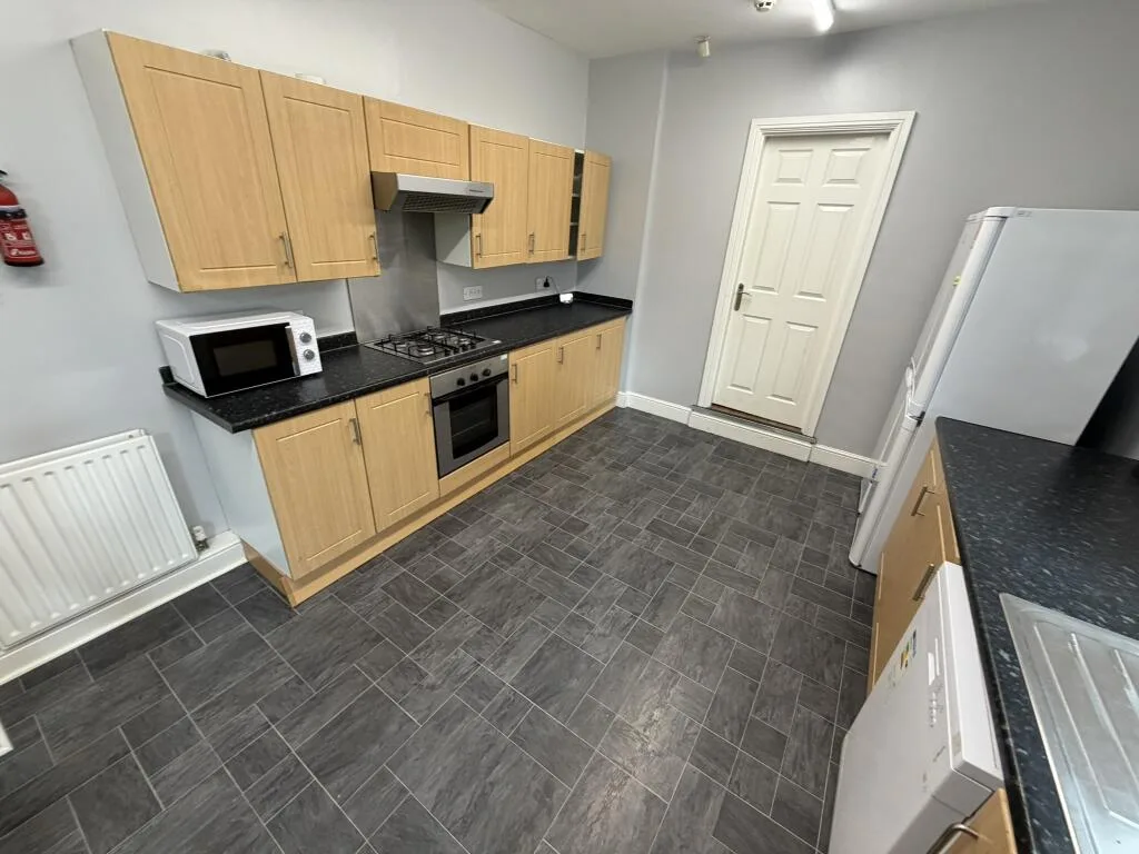 6 bedroom terraced house for rent