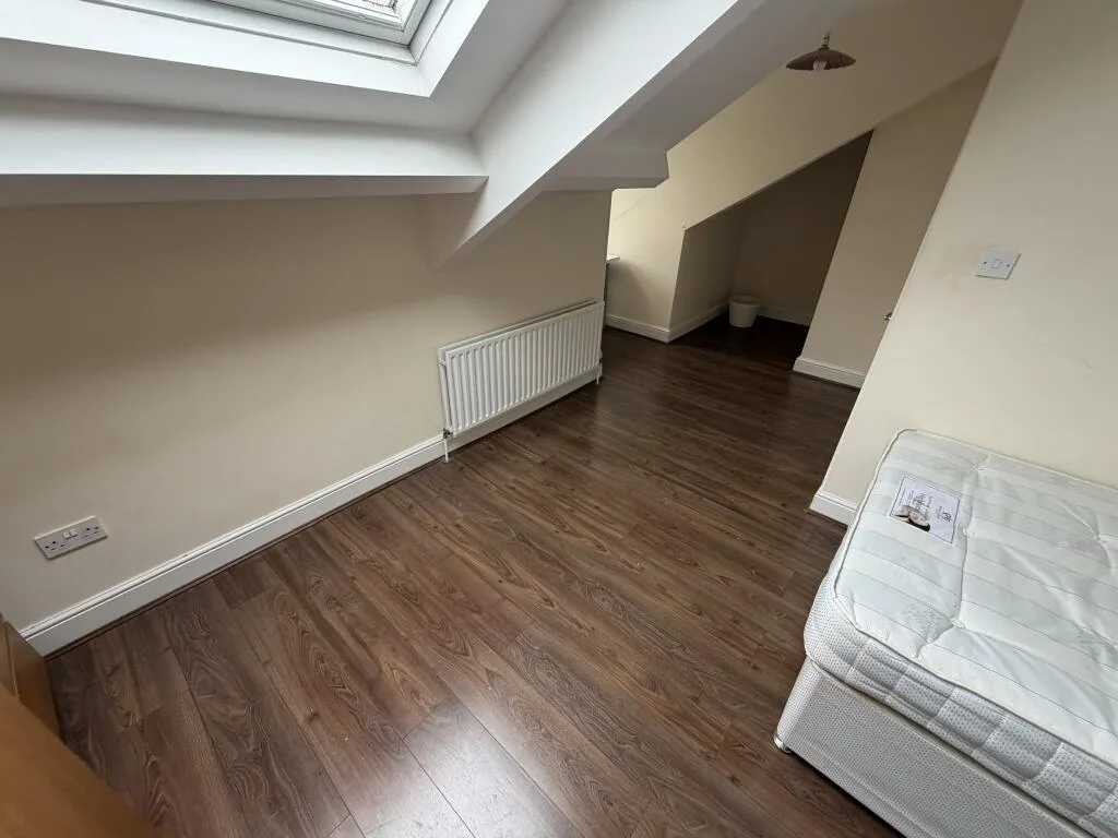 6 bedroom terraced house for rent