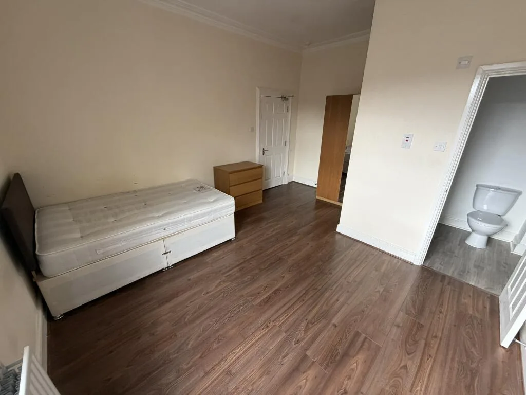 6 bedroom terraced house for rent