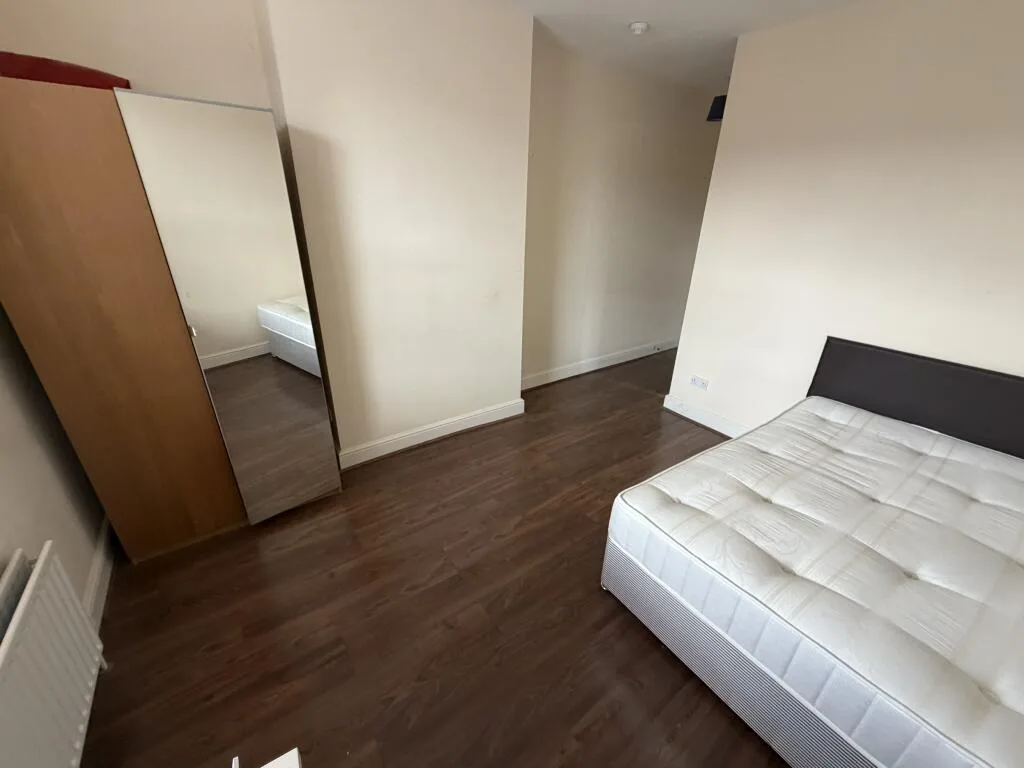 6 bedroom terraced house for rent
