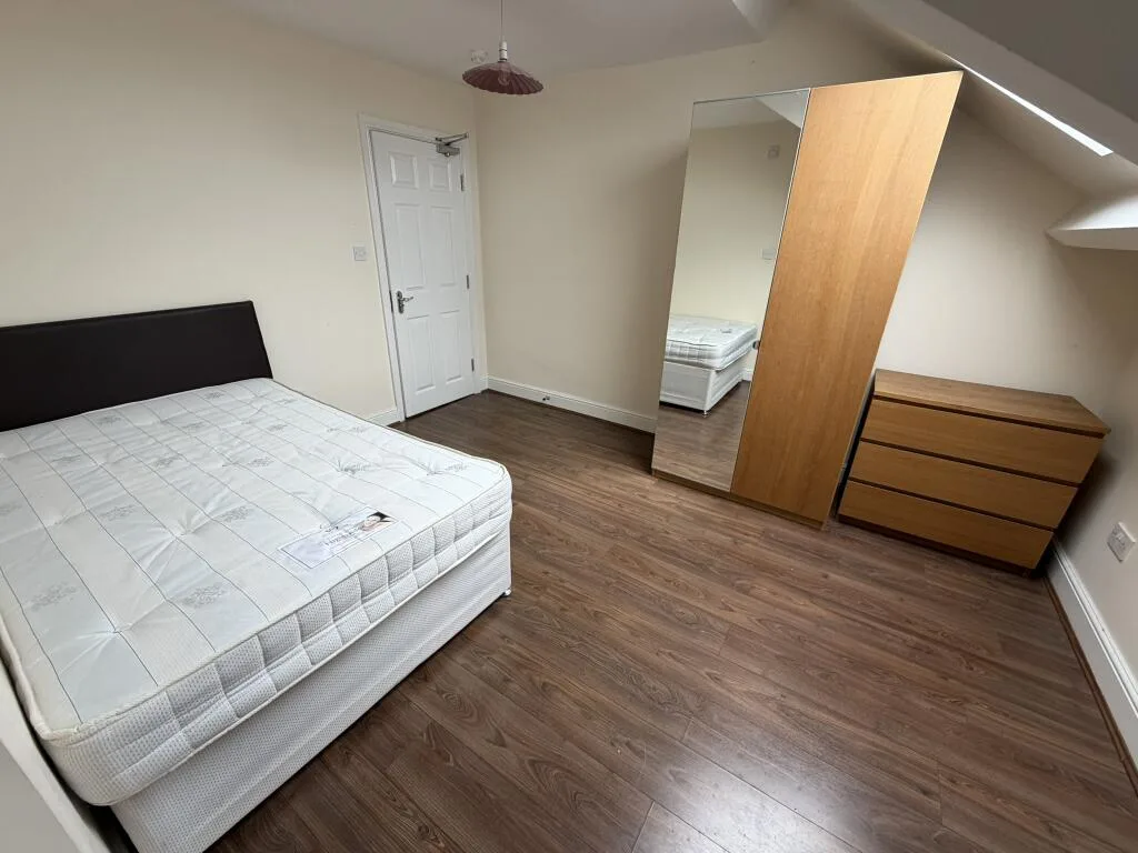 6 bedroom terraced house for rent