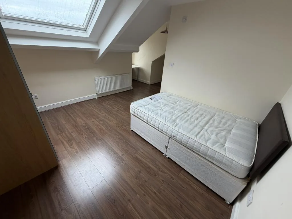 6 bedroom terraced house for rent