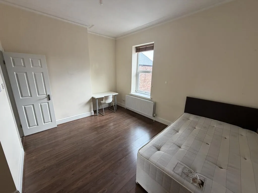6 bedroom terraced house for rent