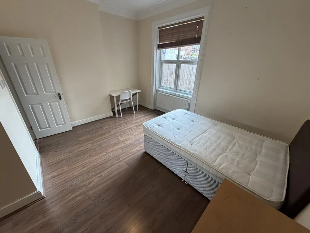 6 bedroom terraced house for rent