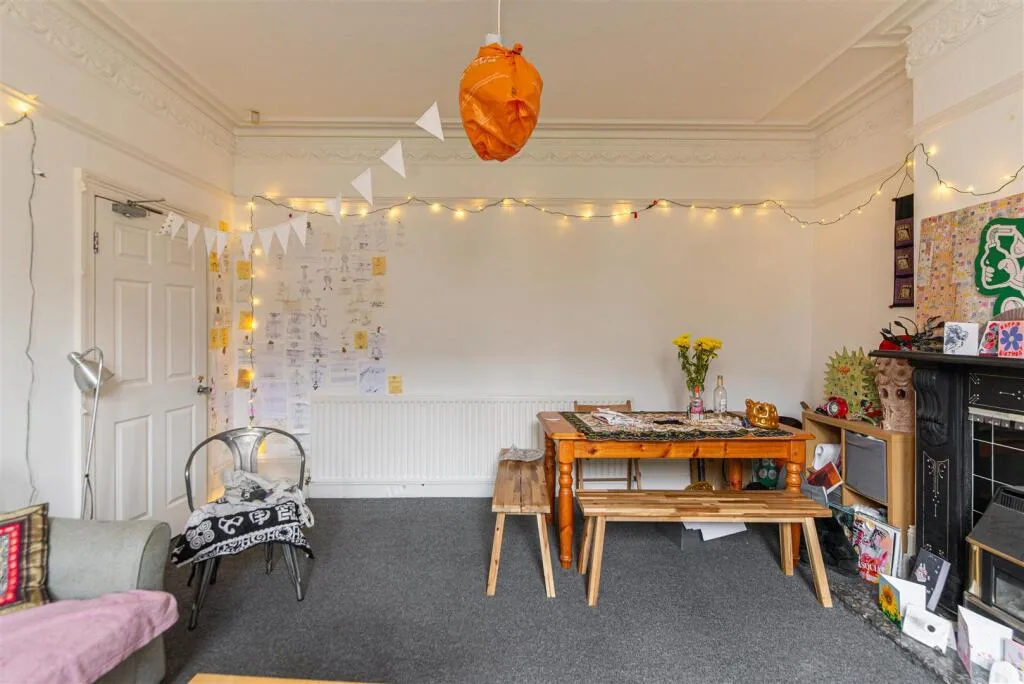 6 bedroom terraced house for rent