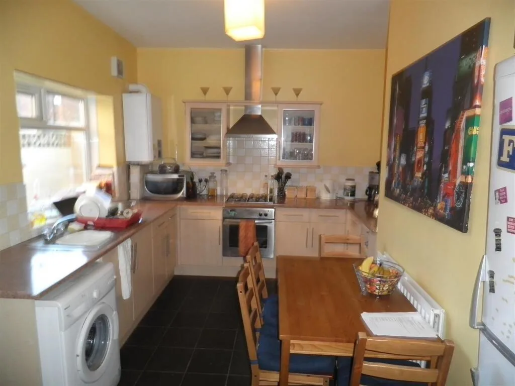 6 bedroom terraced house for rent