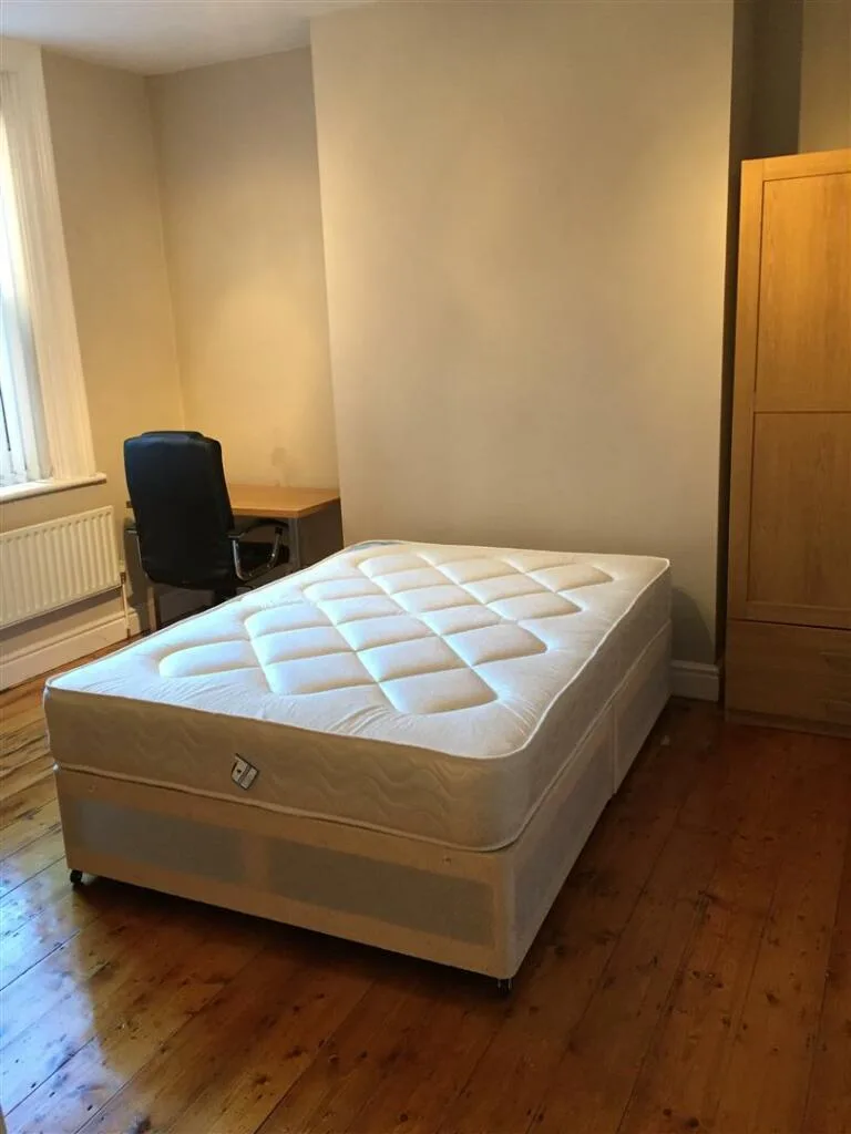 6 bedroom terraced house for rent