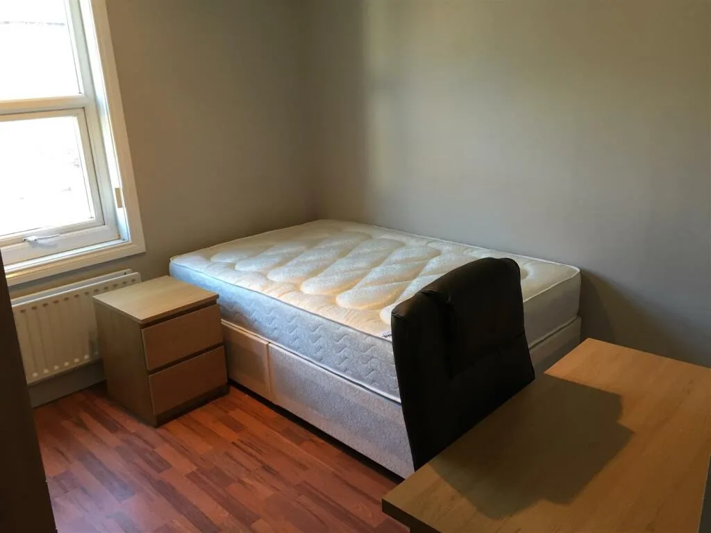6 bedroom terraced house for rent
