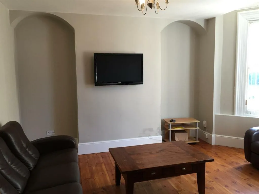 6 bedroom terraced house for rent
