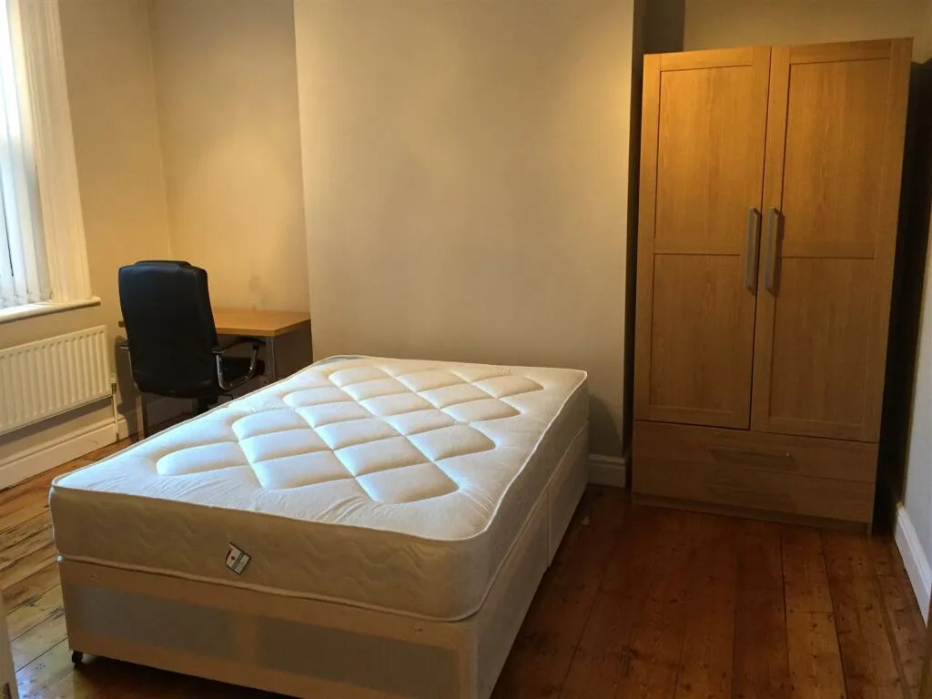 6 bedroom terraced house for rent