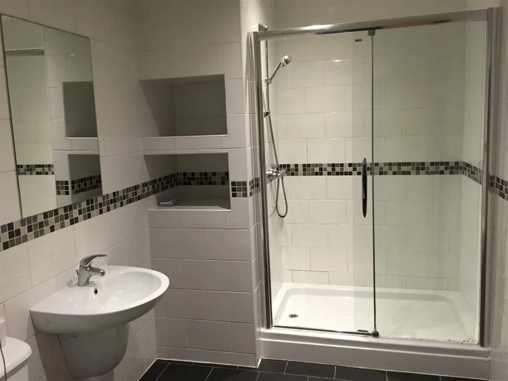 6 bedroom terraced house for rent