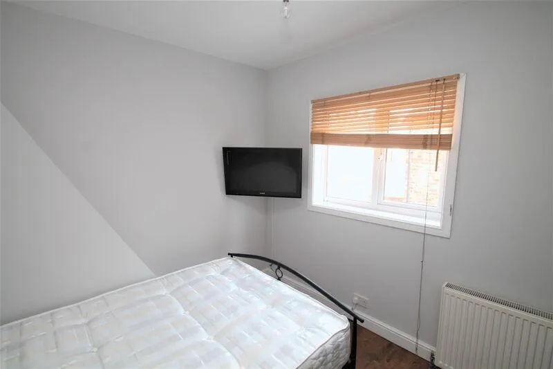 6 bedroom terraced house for rent