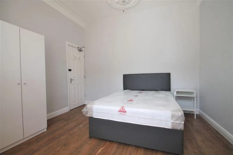 6 bedroom terraced house for rent