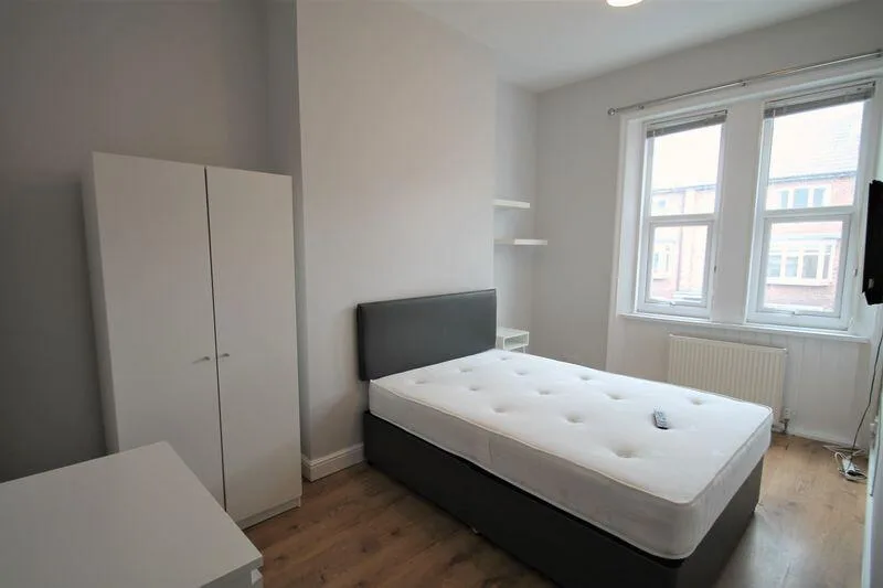 6 bedroom terraced house for rent