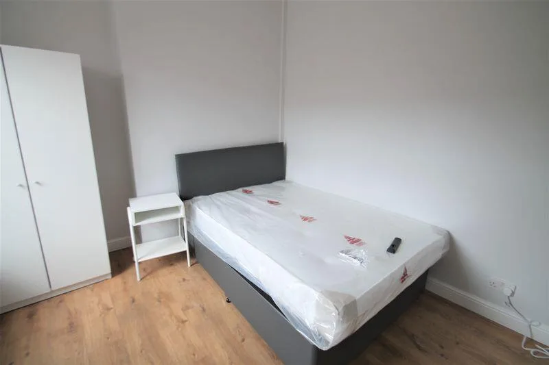 6 bedroom terraced house for rent