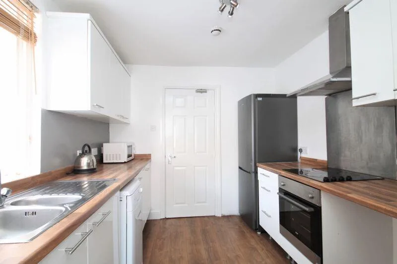 6 bedroom terraced house for rent