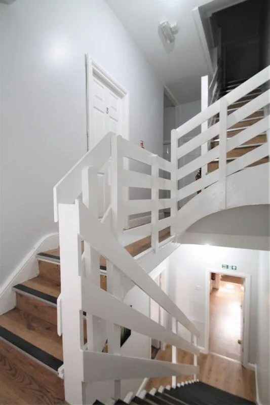 6 bedroom terraced house for rent
