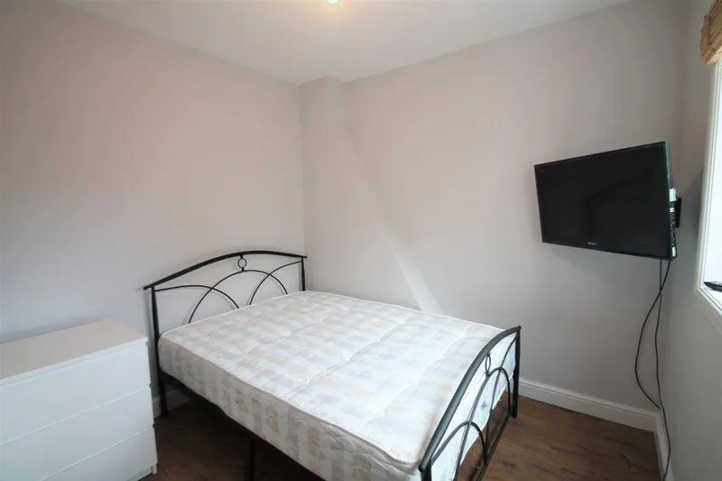 6 bedroom terraced house for rent