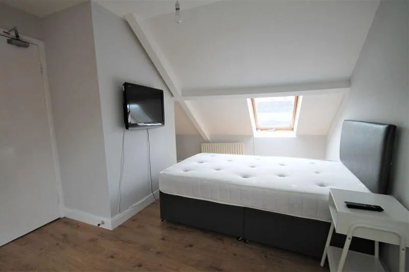 6 bedroom terraced house for rent