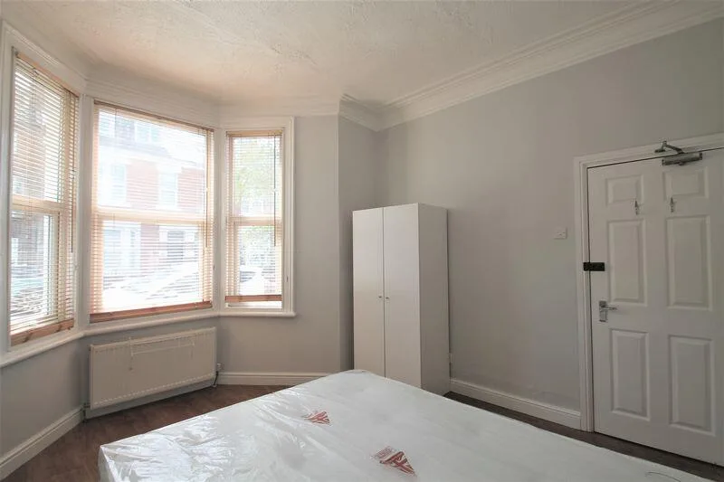 6 bedroom terraced house for rent