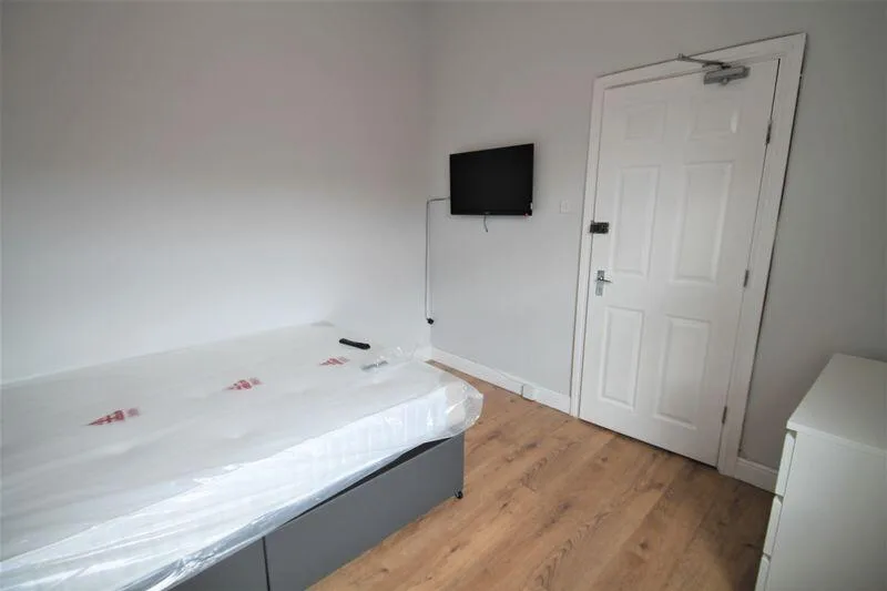 6 bedroom terraced house for rent