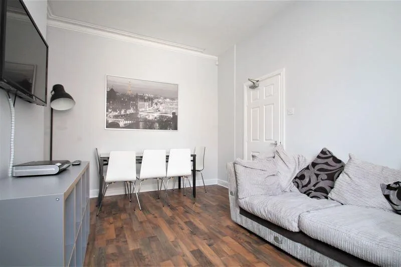 6 bedroom terraced house for rent