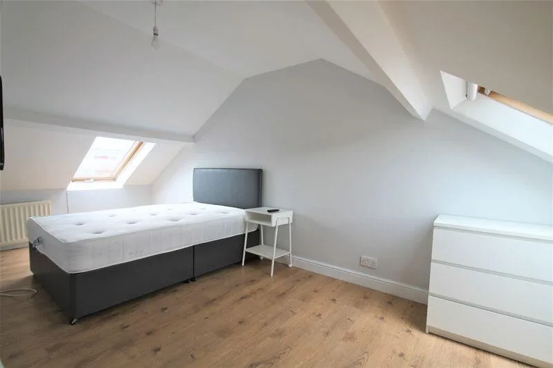 6 bedroom terraced house for rent