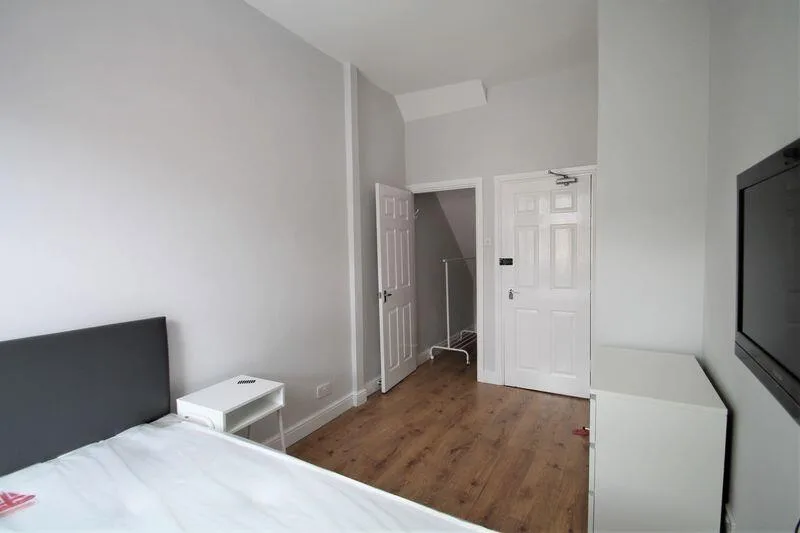 6 bedroom terraced house for rent