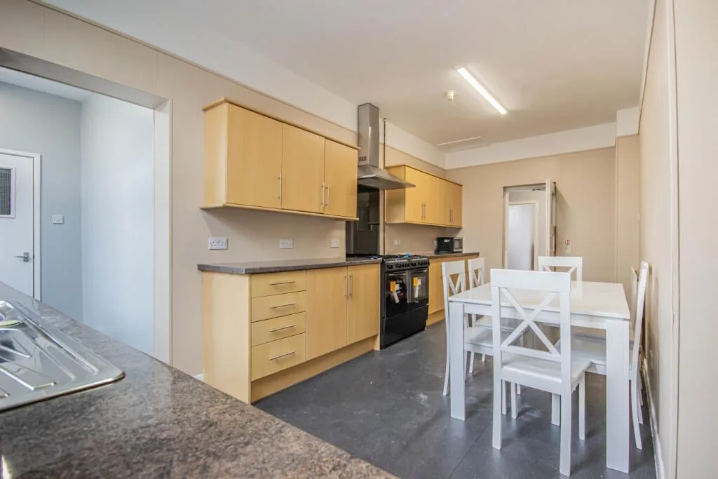 6 bedroom apartment for rent
