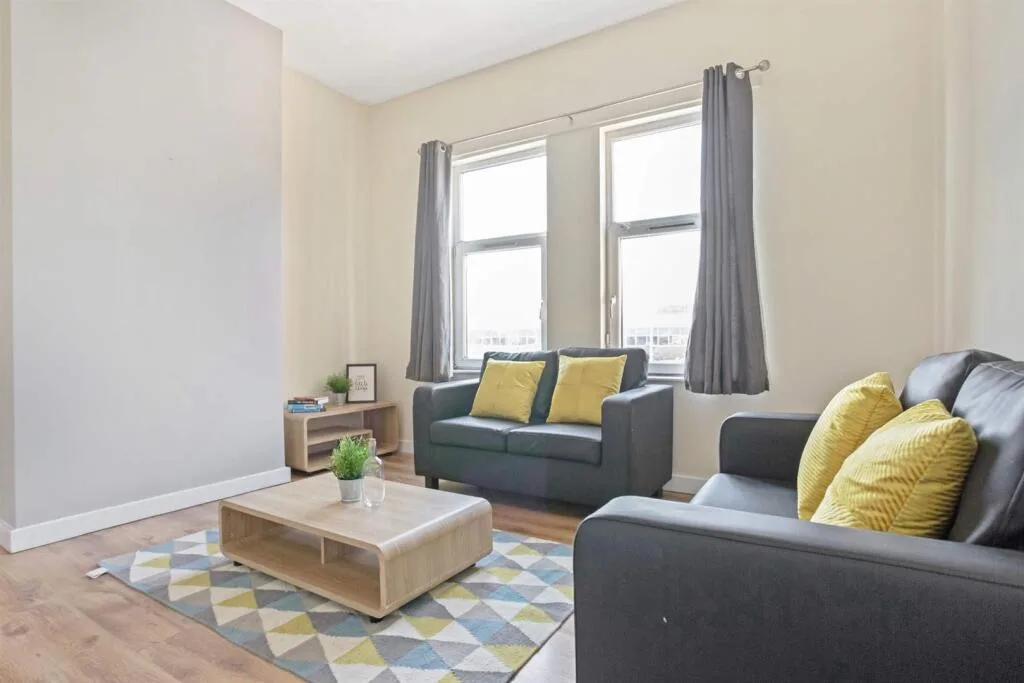 4 bedroom flat for rent
