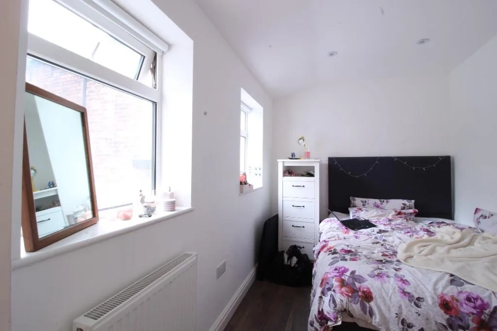 2 bedroom detached house for rent