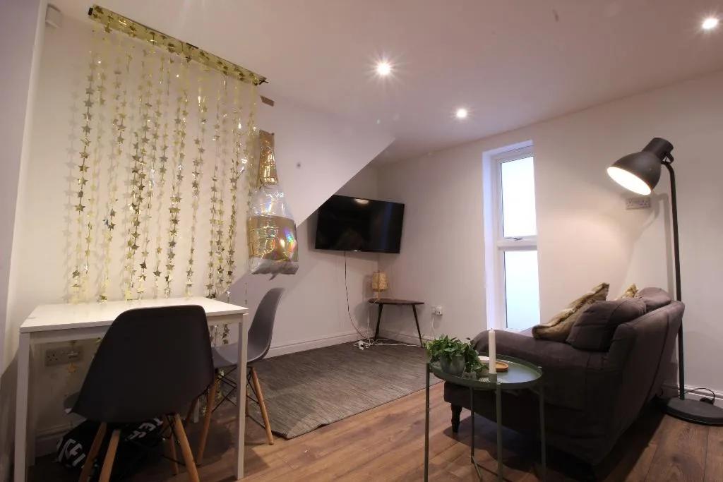 2 bedroom detached house for rent
