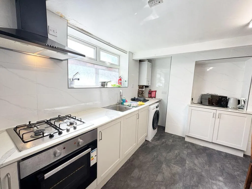 1 bedroom house share for rent