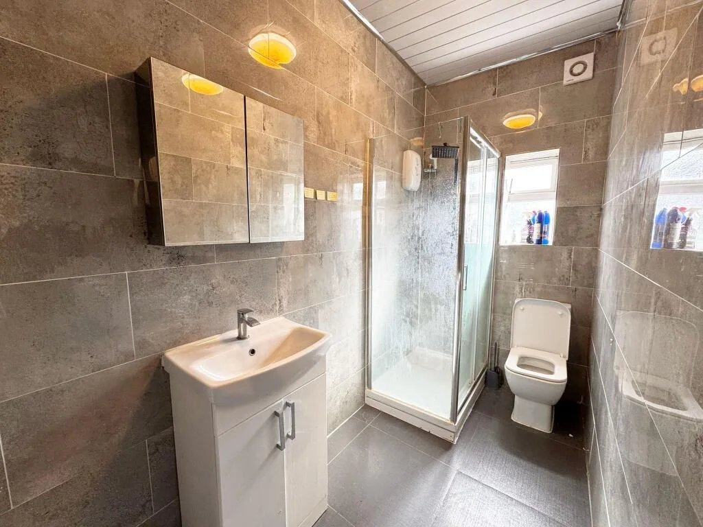 1 bedroom house share for rent