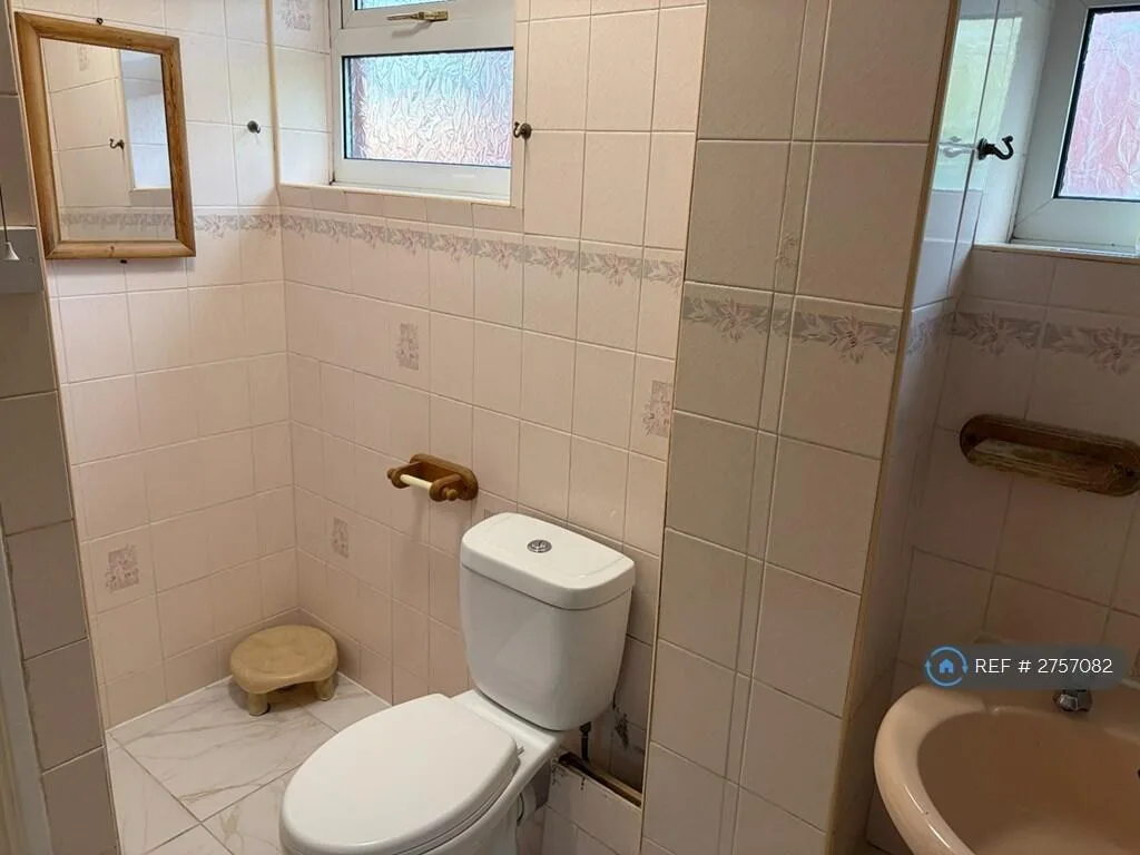 2 bedroom semi-detached house for rent