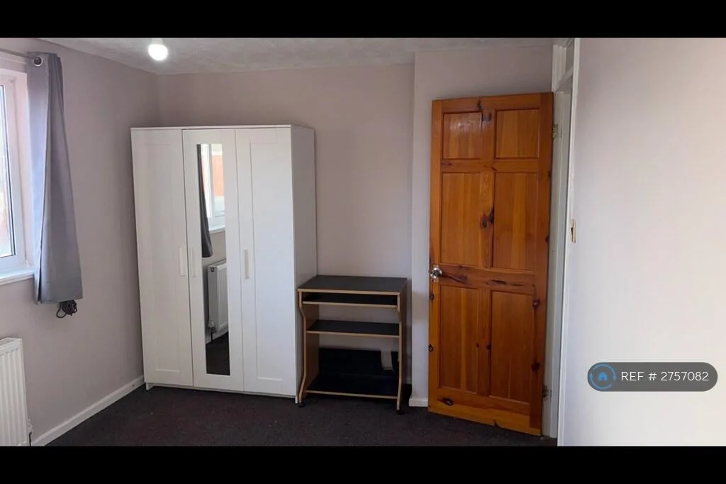 2 bedroom semi-detached house for rent