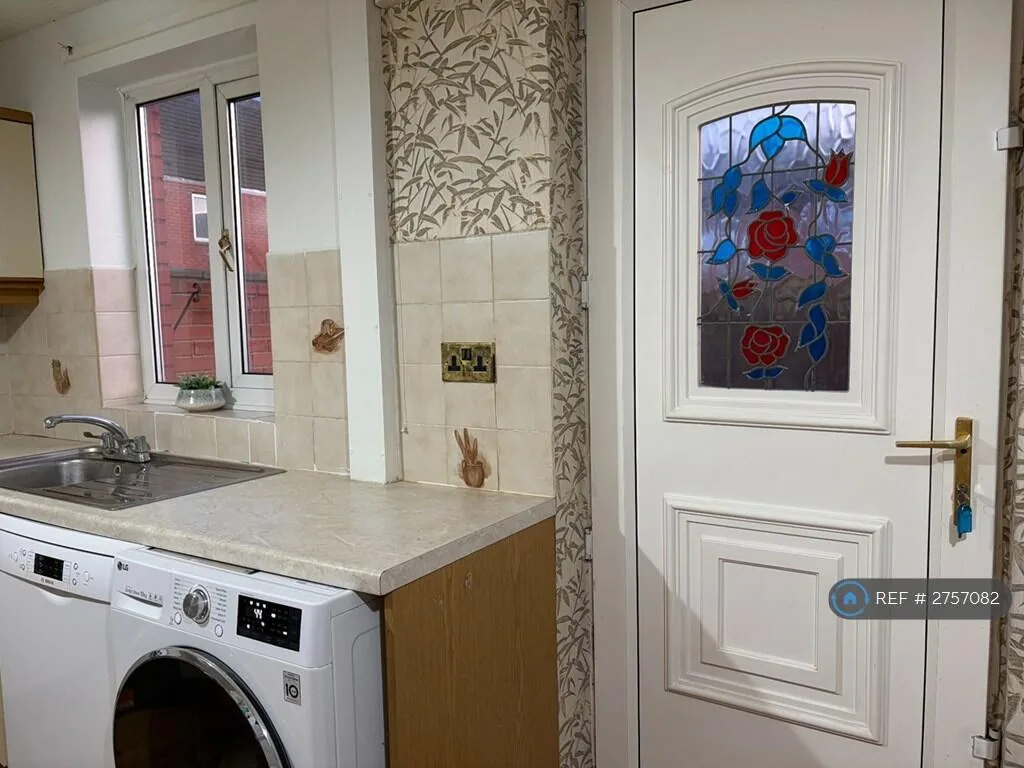 2 bedroom semi-detached house for rent
