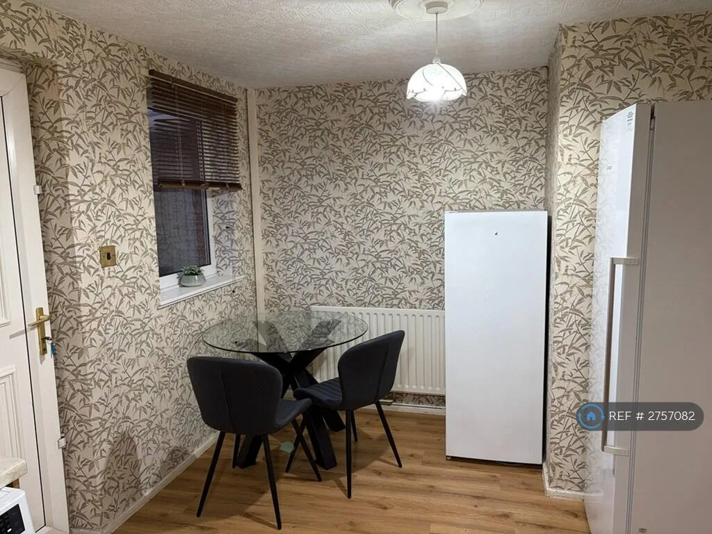 2 bedroom semi-detached house for rent
