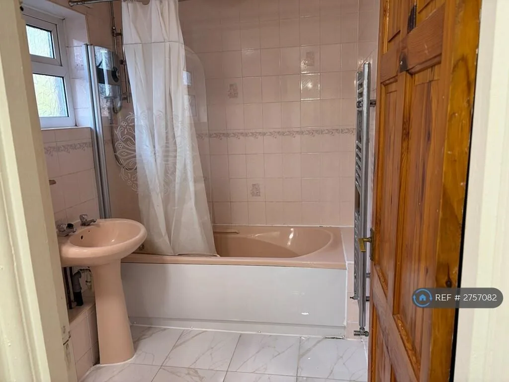 2 bedroom semi-detached house for rent