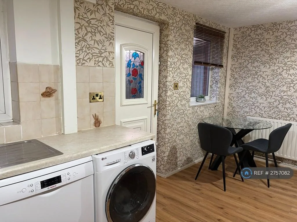 2 bedroom semi-detached house for rent