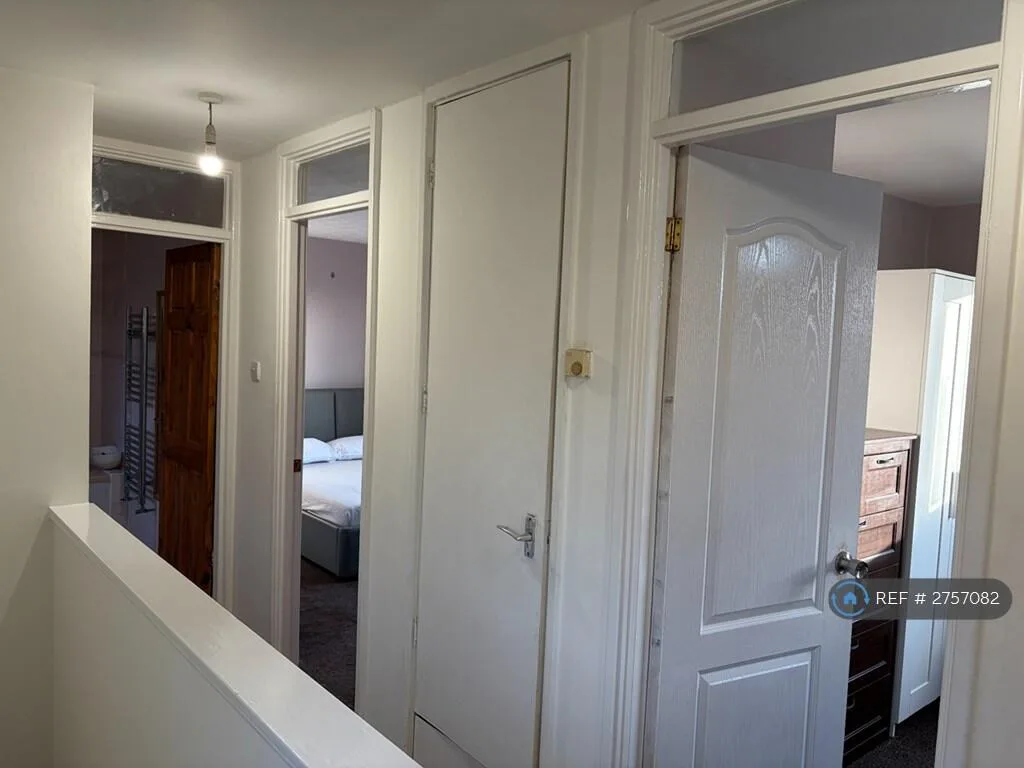 2 bedroom semi-detached house for rent
