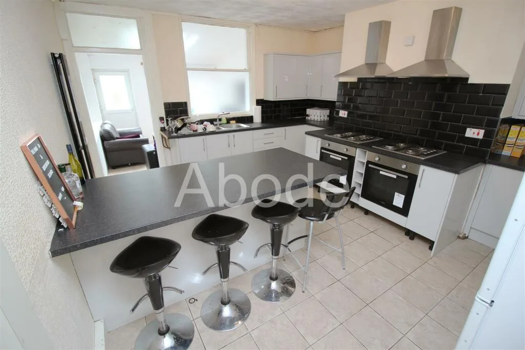 9 bedroom house for rent