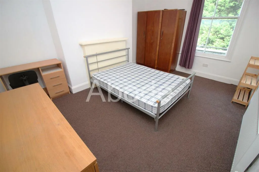 9 bedroom house for rent