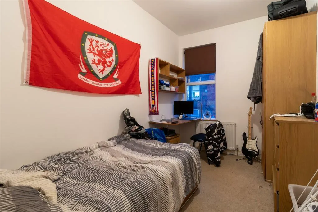 8 bedroom house for rent