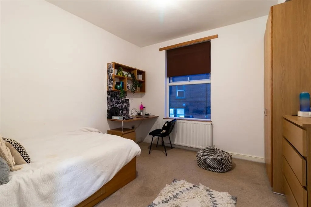 8 bedroom house for rent