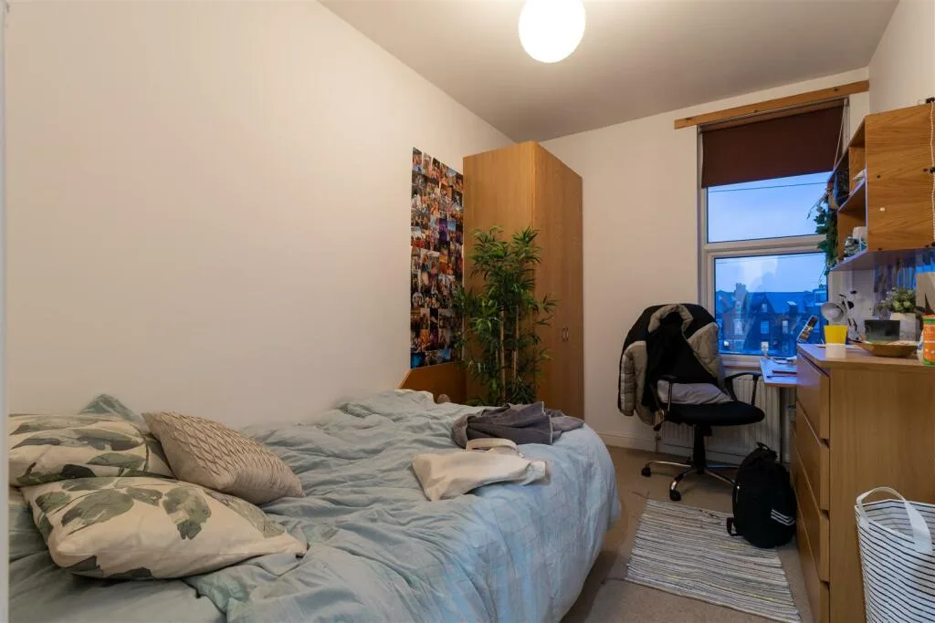 8 bedroom house for rent