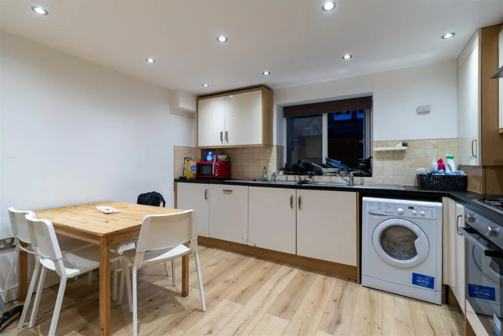 8 bedroom house for rent