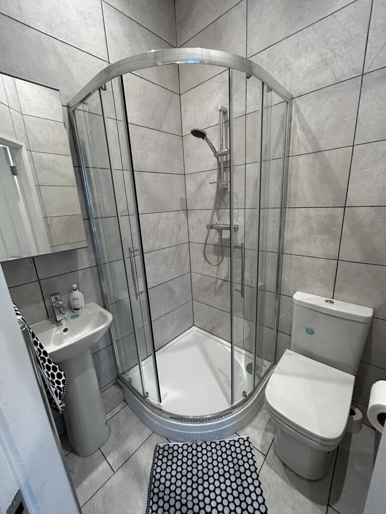 1 bedroom house share for rent