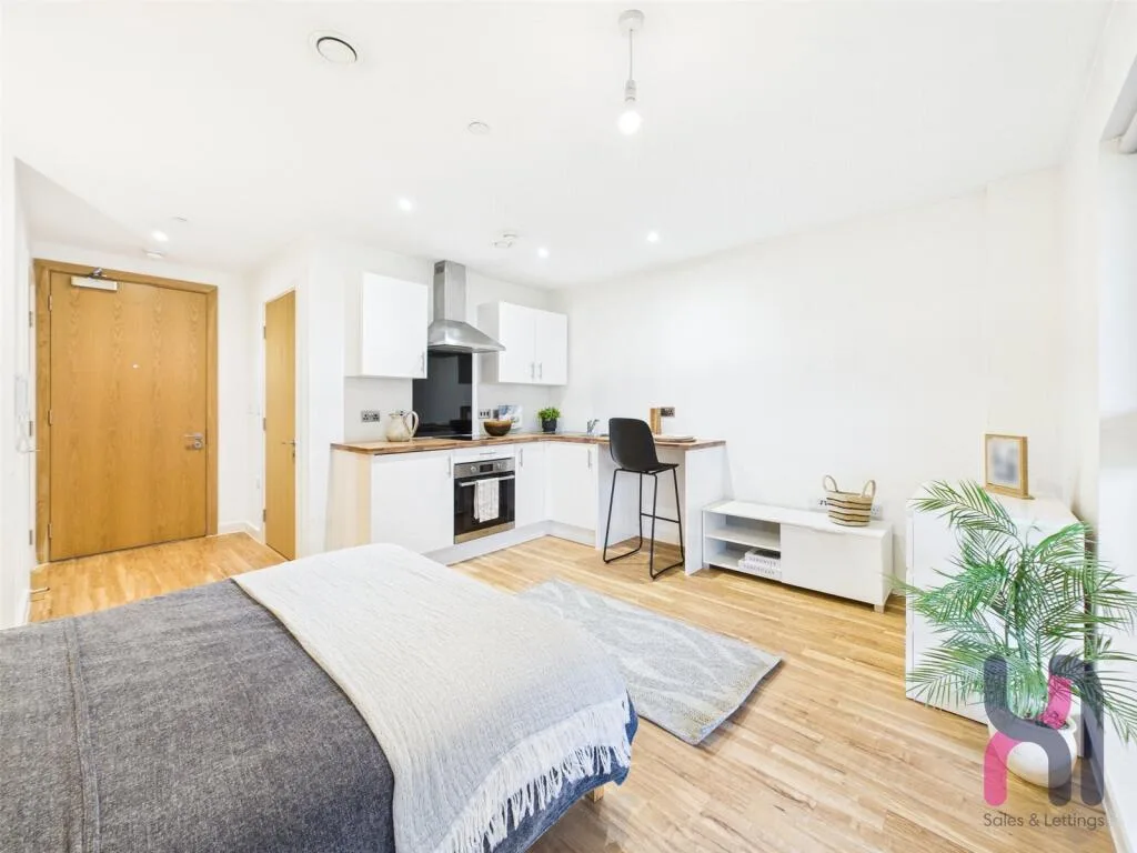 Studio flat for rent