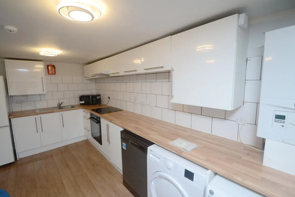 5 bedroom flat for rent